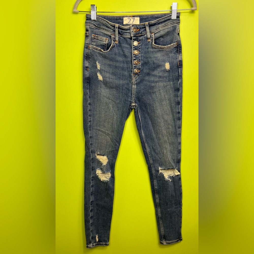Free People  Distressed Blue Jeans size 27